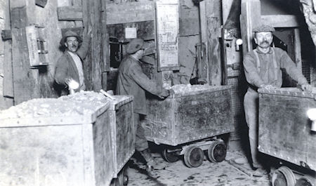 Union Mine 900 foot level about 1915. That's L. D. Gordon on the left (L.D. Gordon Collection)