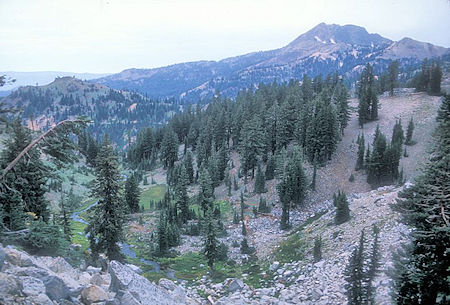 Brokeoff Mountain from Bumpass Hell trail