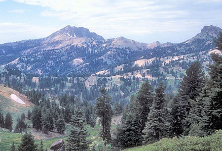 Brokeoff Mountain from Bumpass Hell trail