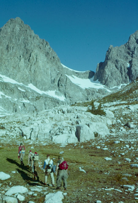San Diego Sierra Club group approaching the Ritter-Banner saddle to climb Banner Peak - Ansel Adams Wilderness - Jul 1960